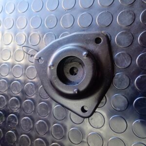 SOPORTE DE AMORTIGUADOR DE NISSAN SUNNY  96