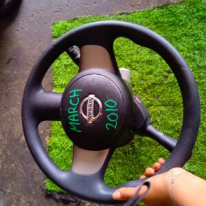 Volante completo de Nissan march 2010