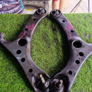 Bandeja de Toyota Noah 2004